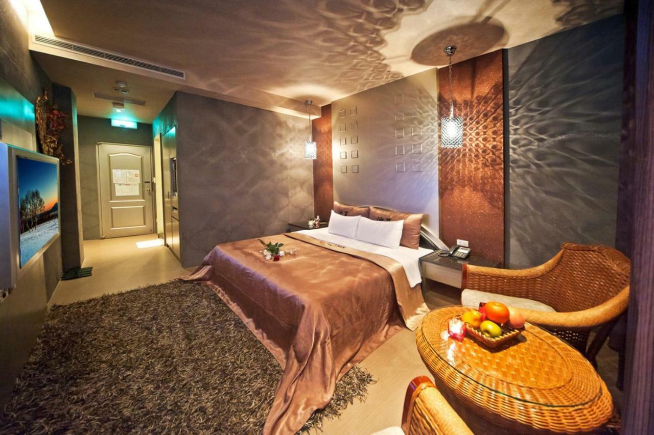 Sasha Motel Taichung Exterior foto